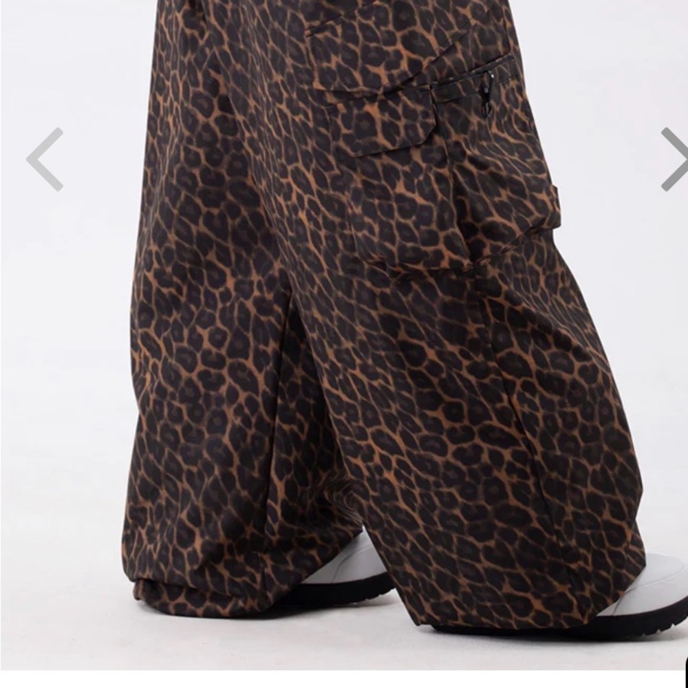 Snowverb cheetah pants